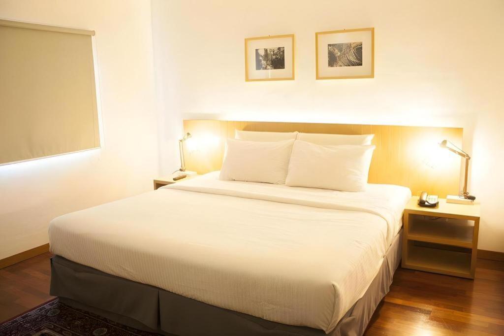 Quayside Hotel Malacca Esterno foto