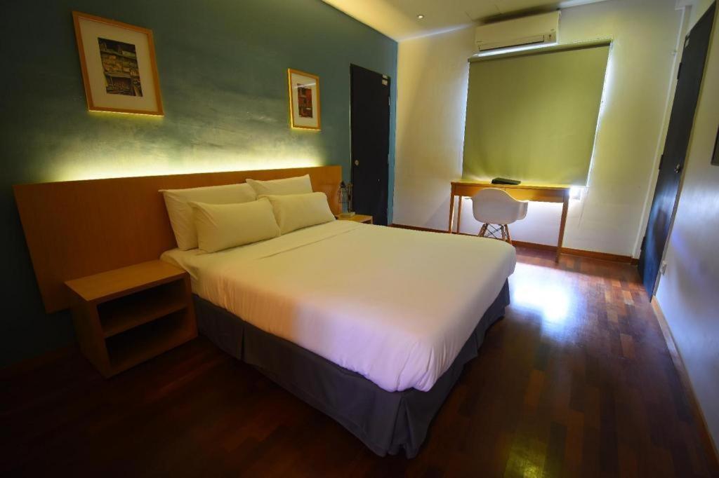 Quayside Hotel Malacca Esterno foto